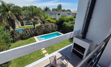 ALQUILER CASA 4AMBIENTES ALTOS DE HUDSON II PILETA