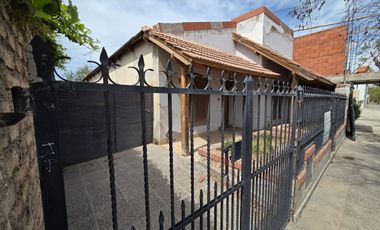 VENTA CASA 3 DORMITORIOS - ALLEN CENTRO