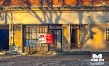 Inmueble en venta en Florida compuesto de 6 deptos y dos locales