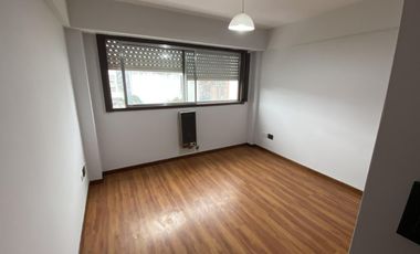 Departamento dos ambientes - Morón