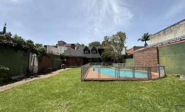 Residencia de categoría con parque, piscina, quincho y 5 dormitorios en zona premium de Banfield