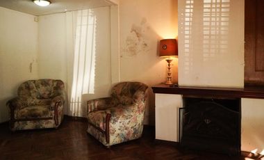 Casa de 3 dormitorios, fondo y cochera!