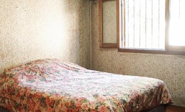 Casa de 3 dormitorios, fondo y cochera!