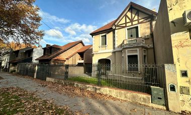 Casa en Lomas de Zamora de estilo ingles