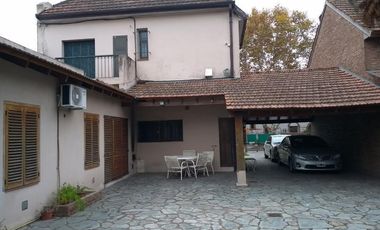 Casa en Lomas de Zamora de estilo ingles