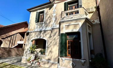 Casa en Lomas de Zamora de estilo ingles