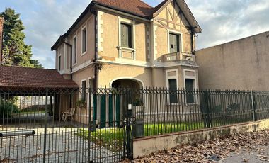 Casa en Lomas de Zamora de estilo ingles