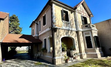 Casa en Lomas de Zamora de estilo ingles