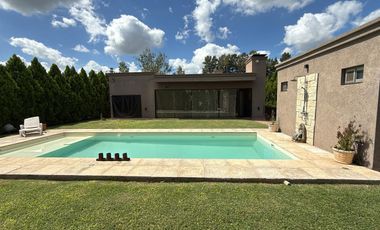 Venta Casa en barrio privado Puerto Roldan