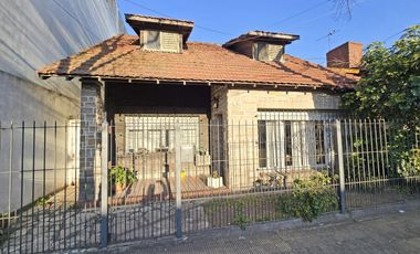 VENTA CASA 4 AMBIENTES EN VILLA ADELINA