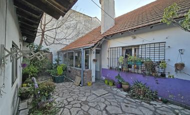 VENTA CASA 4 AMBIENTES EN VILLA ADELINA
