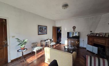 VENTA CASA 4 AMBIENTES EN VILLA ADELINA