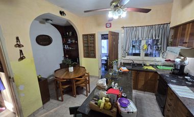 VENTA CASA 4 AMBIENTES EN VILLA ADELINA