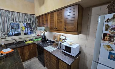 VENTA CASA 4 AMBIENTES EN VILLA ADELINA