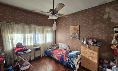 VENTA CASA 4 AMBIENTES EN VILLA ADELINA