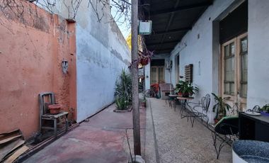 VENTA CASA 3 AMBIENTES CON JARDÌN, LOTE DE 8,66 X 29,14