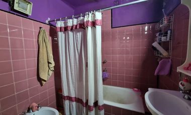 VENTA CASA 3 AMBIENTES CON JARDÌN, LOTE DE 8,66 X 29,14