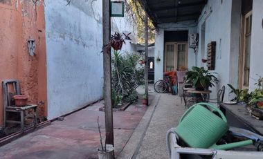 VENTA CASA 3 AMBIENTES CON JARDÌN, LOTE DE 8,66 X 29,14