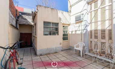 Venta casa 7 ambientes 294M² sobre terreno de 184M² en Boedo en estado a reciclar oportunidad única