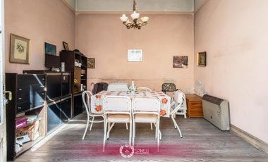Venta casa 7 ambientes 294M² sobre terreno de 184M² en Boedo en estado a reciclar oportunidad única