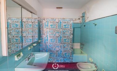 Venta casa 7 ambientes 294M² sobre terreno de 184M² en Boedo en estado a reciclar oportunidad única