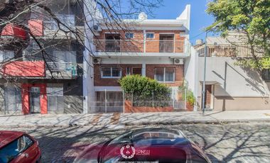 Venta casa 7 ambientes 294M² sobre terreno de 184M² en Boedo en estado a reciclar oportunidad única
