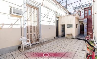 Venta casa 7 ambientes 294M² sobre terreno de 184M² en Boedo en estado a reciclar oportunidad única