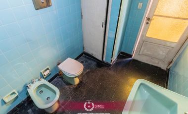 Venta casa 7 ambientes 294M² sobre terreno de 184M² en Boedo en estado a reciclar oportunidad única