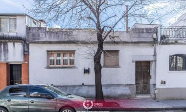 Venta casa 7 ambientes 294M² sobre terreno de 184M² en Boedo en estado a reciclar oportunidad única