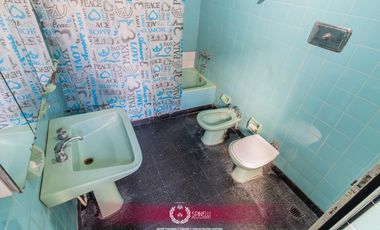 Venta casa 7 ambientes 294M² sobre terreno de 184M² en Boedo en estado a reciclar oportunidad única