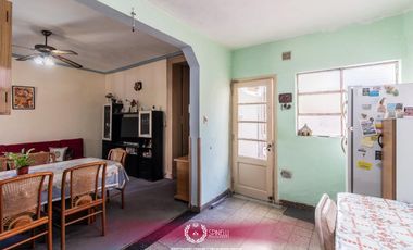 Venta casa 7 ambientes 294M² sobre terreno de 184M² en Boedo en estado a reciclar oportunidad única