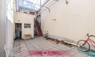 Venta casa 7 ambientes 294M² sobre terreno de 184M² en Boedo en estado a reciclar oportunidad única
