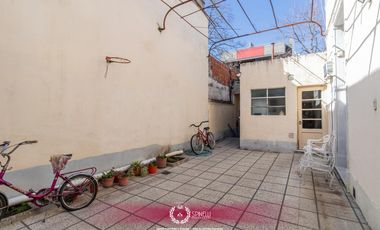 Venta casa 7 ambientes 294M² sobre terreno de 184M² en Boedo en estado a reciclar oportunidad única