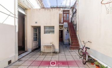 Venta casa 7 ambientes 294M² sobre terreno de 184M² en Boedo en estado a reciclar oportunidad única