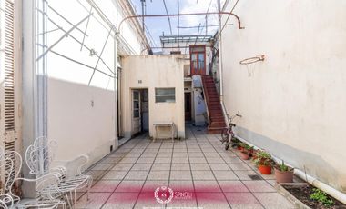 Venta casa 7 ambientes 294M² sobre terreno de 184M² en Boedo en estado a reciclar oportunidad única