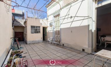 Venta casa 7 ambientes 294M² sobre terreno de 184M² en Boedo en estado a reciclar oportunidad única