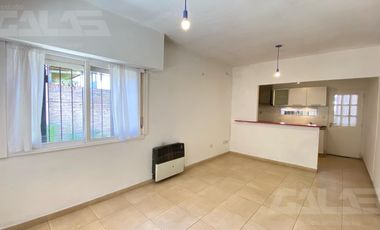 Casa Ph 3 ambientes - 2 dormitorios - Baño - Cochera - Ituzaingó norte
