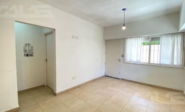 Casa Ph 3 ambientes - 2 dormitorios - Baño - Cochera - Ituzaingó norte
