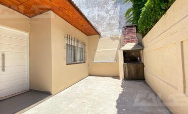 Casa Ph 3 ambientes - 2 dormitorios - Baño - Cochera - Ituzaingó norte