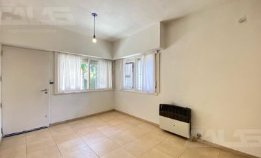 Casa Ph 3 ambientes - 2 dormitorios - Baño - Cochera - Ituzaingó norte