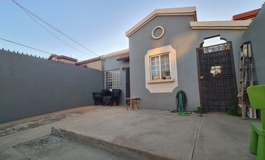 CASA EN RENTA EN VILLA DEL REY 1, ENSENADA.