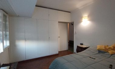 EXCELENTE PISO A 100 MTS DE ESTACION MARMOL CON QUINCHO EN TERRAZA SIN EXPENSASDepartamento en