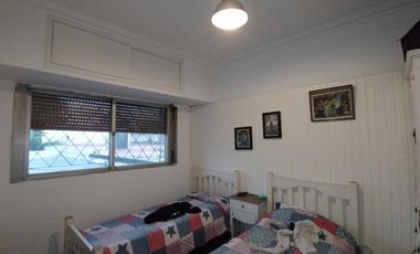 EXCELENTE PISO A 100 MTS DE ESTACION MARMOL CON QUINCHO EN TERRAZA SIN EXPENSASDepartamento en