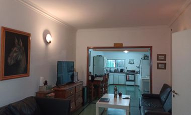 EXCELENTE PISO A 100 MTS DE ESTACION MARMOL CON QUINCHO EN TERRAZA SIN EXPENSASDepartamento en