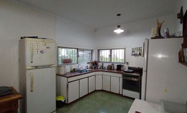 EXCELENTE PISO A 100 MTS DE ESTACION MARMOL CON QUINCHO EN TERRAZA SIN EXPENSASDepartamento en