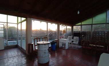 EXCELENTE PISO A 100 MTS DE ESTACION MARMOL CON QUINCHO EN TERRAZA SIN EXPENSASDepartamento en