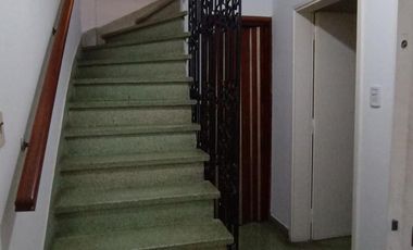 EXCELENTE PISO A 100 MTS DE ESTACION MARMOL CON QUINCHO EN TERRAZA SIN EXPENSASDepartamento en