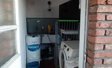 EXCELENTE PISO A 100 MTS DE ESTACION MARMOL CON QUINCHO EN TERRAZA SIN EXPENSASDepartamento en