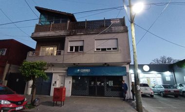 EXCELENTE PISO A 100 MTS DE ESTACION MARMOL CON QUINCHO EN TERRAZA SIN EXPENSASDepartamento en