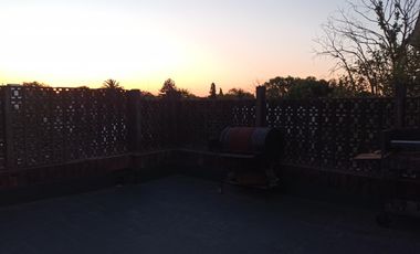 EXCELENTE PISO A 100 MTS DE ESTACION MARMOL CON QUINCHO EN TERRAZA SIN EXPENSASDepartamento en